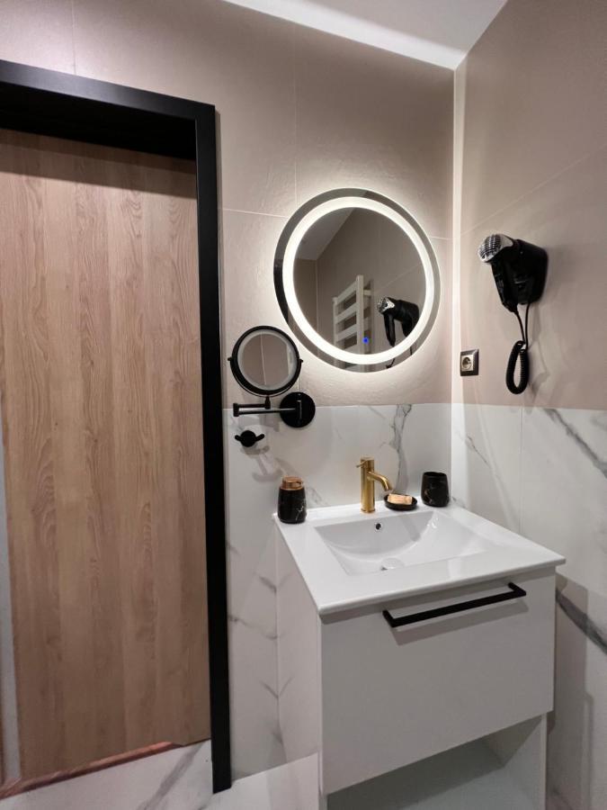Resto Inn - Smart Apartamenty Blisko Energylandii Polwies ภายนอก รูปภาพ