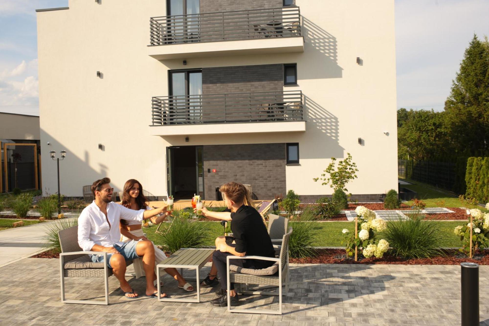 Resto Inn - Smart Apartamenty Blisko Energylandii Polwies ภายนอก รูปภาพ